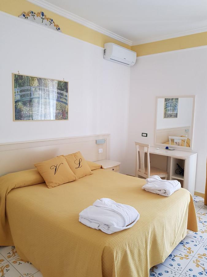 Deluxe Double Room with Side Sea View