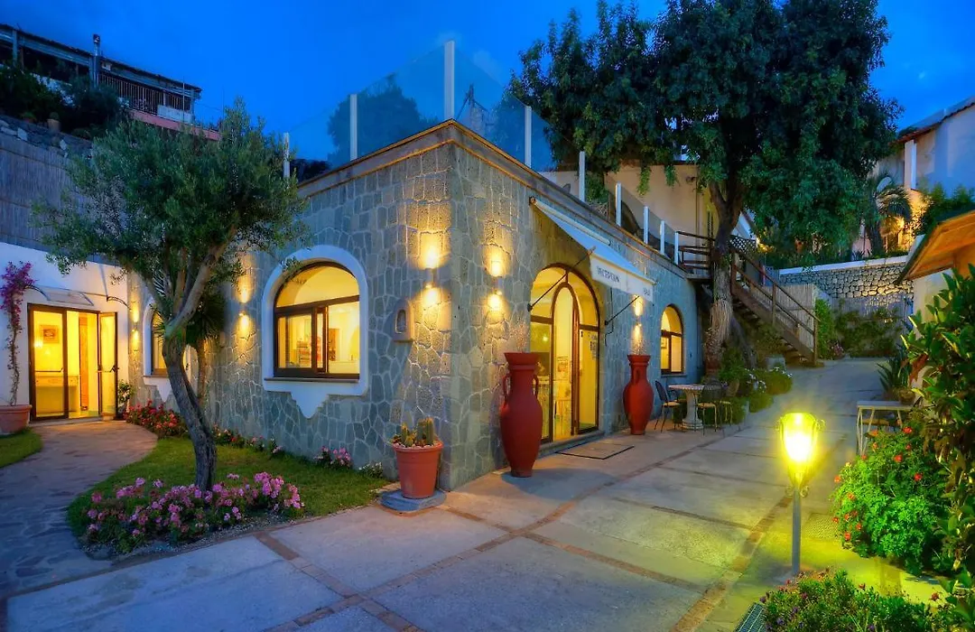 Room In Bb - Wellness And Relaxing Time In Ischia, We Are Waiting For You-1