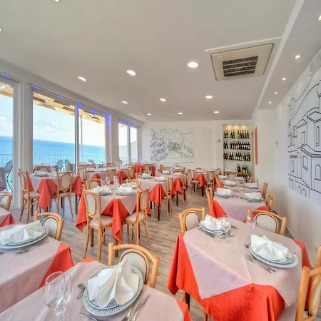 Room In Bb - Ischia-Forio With A Breathtaking View, Above The Poseidon Gardens-3